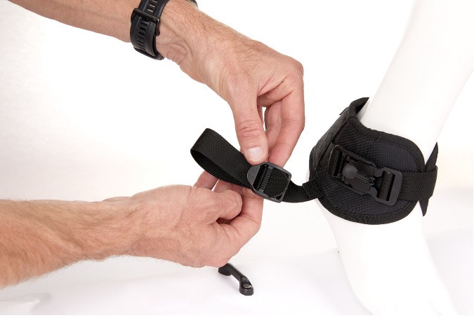 knee strap, strap, adjustable, strap-on, fitness accessory